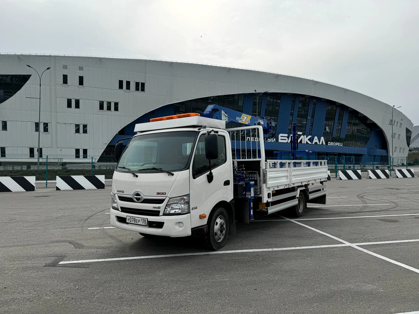 Toyota Hino 300